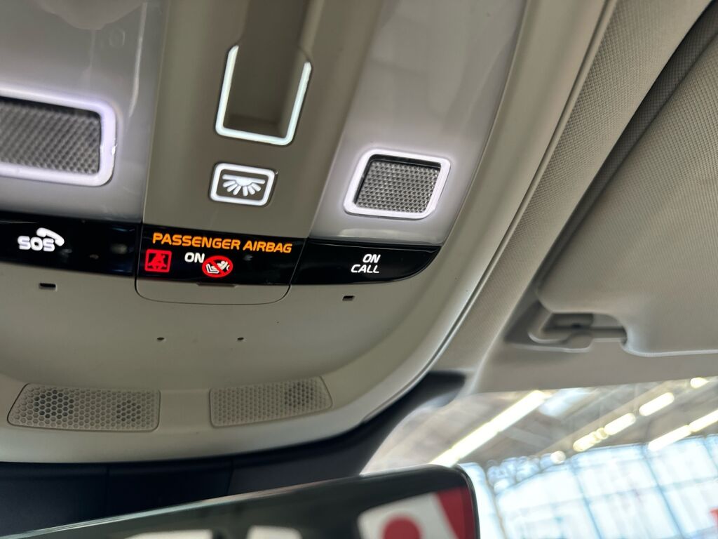 Volvo V90 Cross Country 2022 Musta