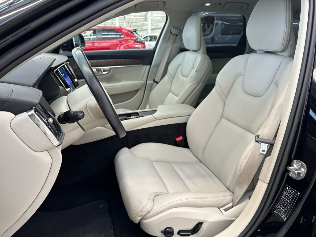 Volvo V90 Cross Country 2022 Musta