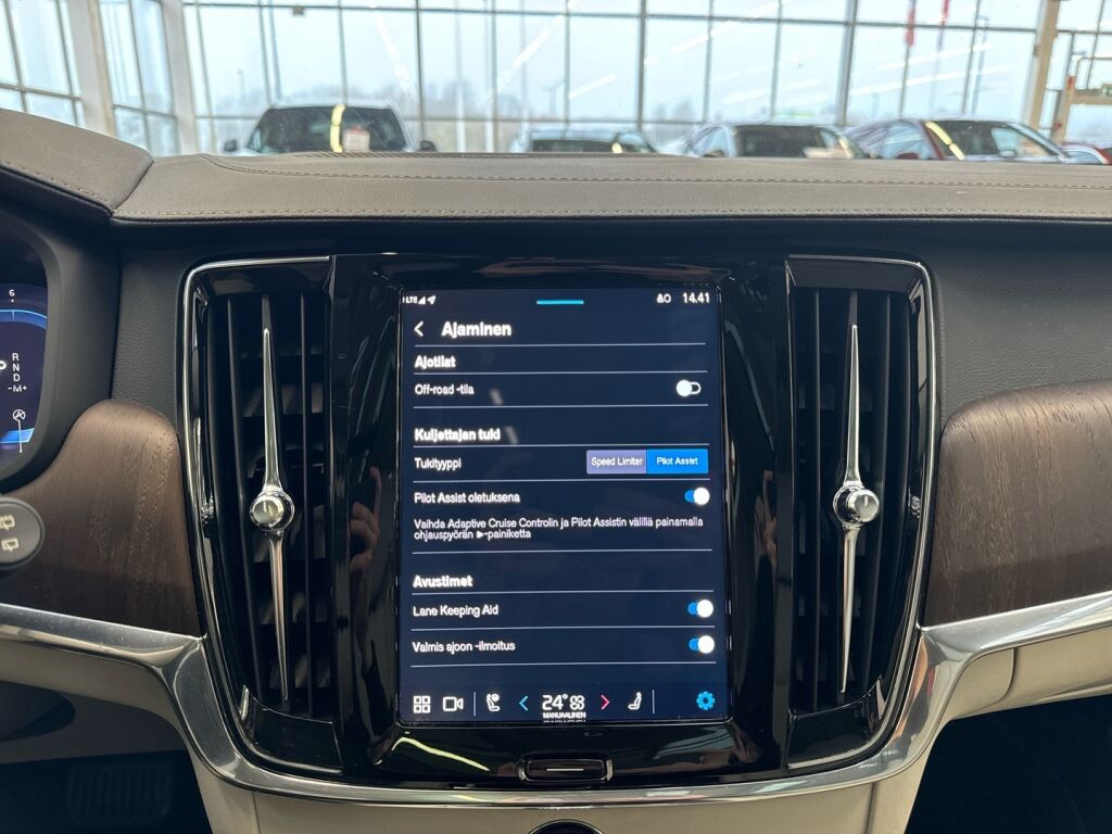 Volvo V90 Cross Country 2022 Musta