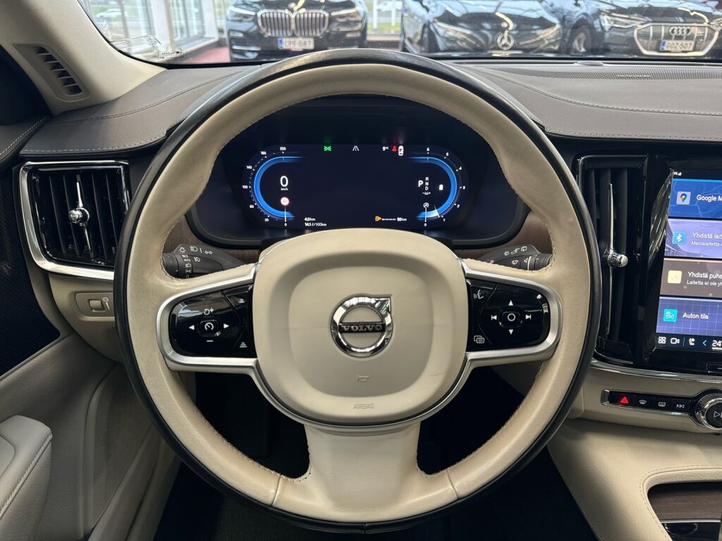 Volvo V90 Cross Country 2022 Musta