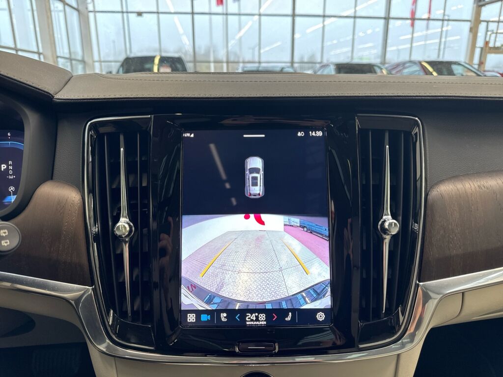 Volvo V90 Cross Country 2022 Musta