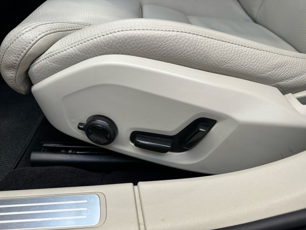 Volvo V90 Cross Country 2022 Musta