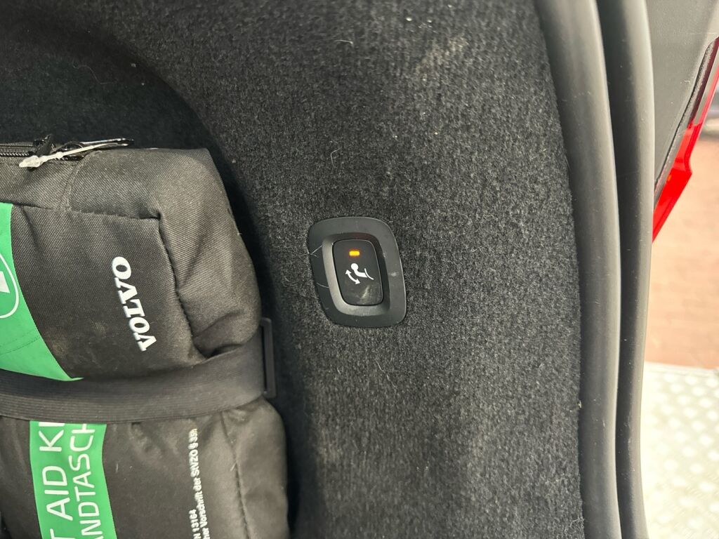 Volvo V90 Cross Country 2022 Musta