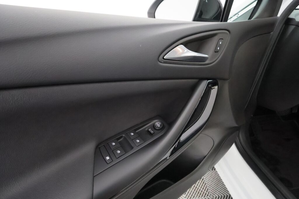 Opel Astra 2022 Valkoinen