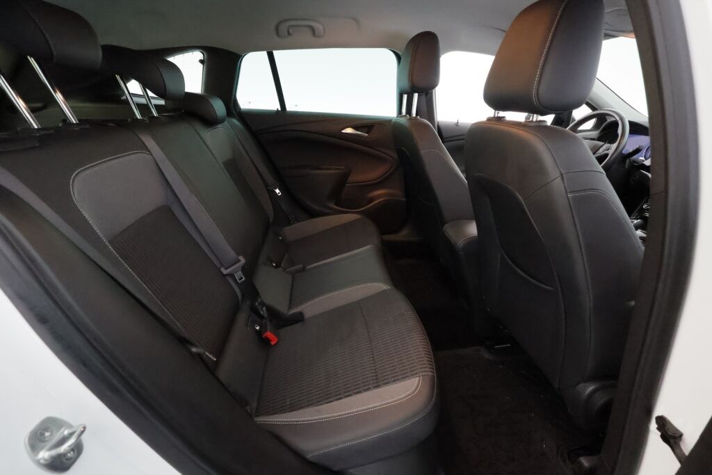 Opel Astra 2022 Valkoinen