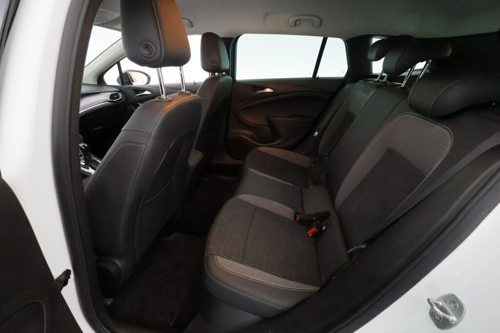 Opel Astra 2022 Valkoinen