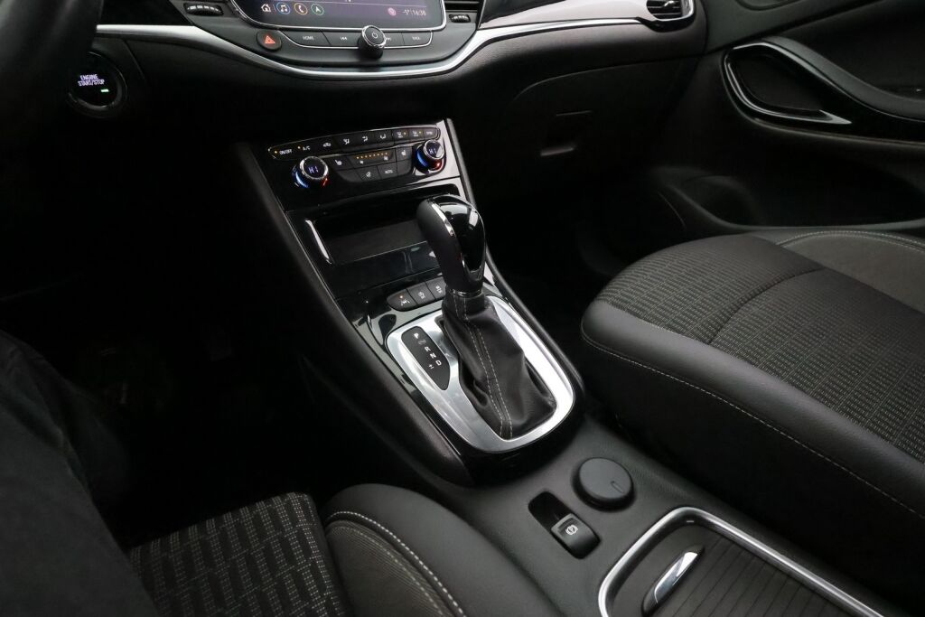 Opel Astra 2022 Valkoinen