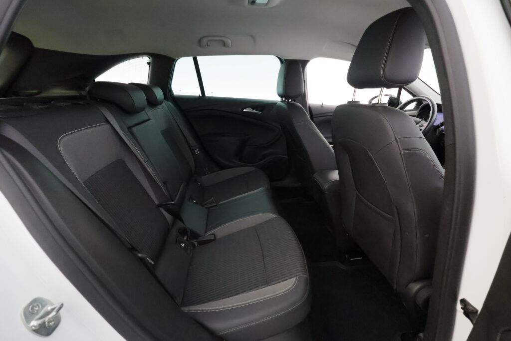 Opel Astra 2022 Valkoinen