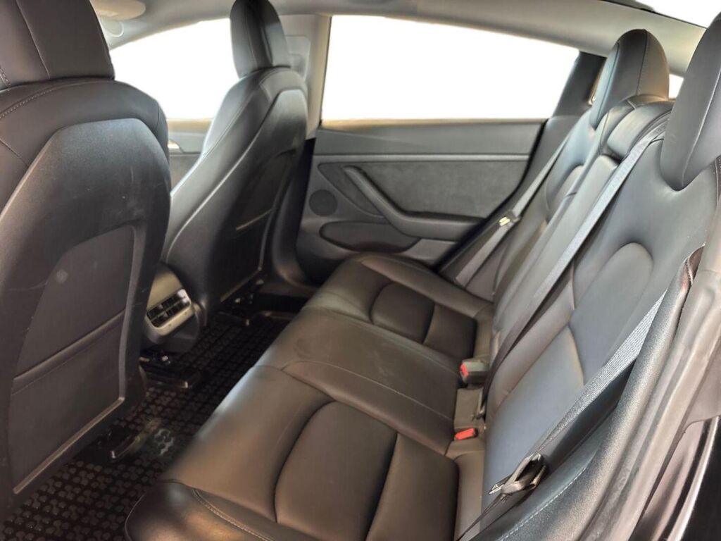 Tesla Model 3 2021 Musta