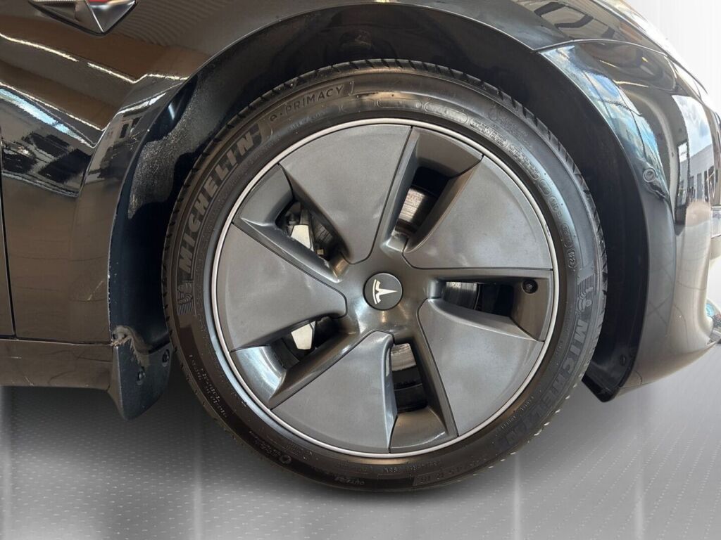 Tesla Model 3 2021 Musta