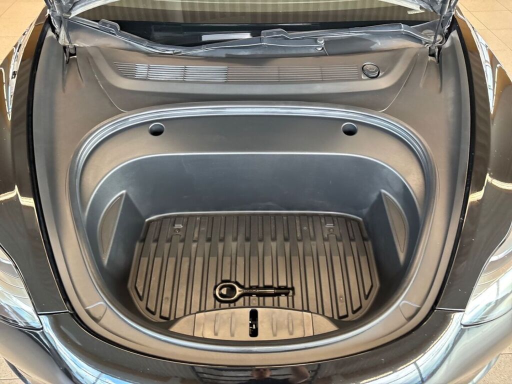 Tesla Model 3 2021 Musta