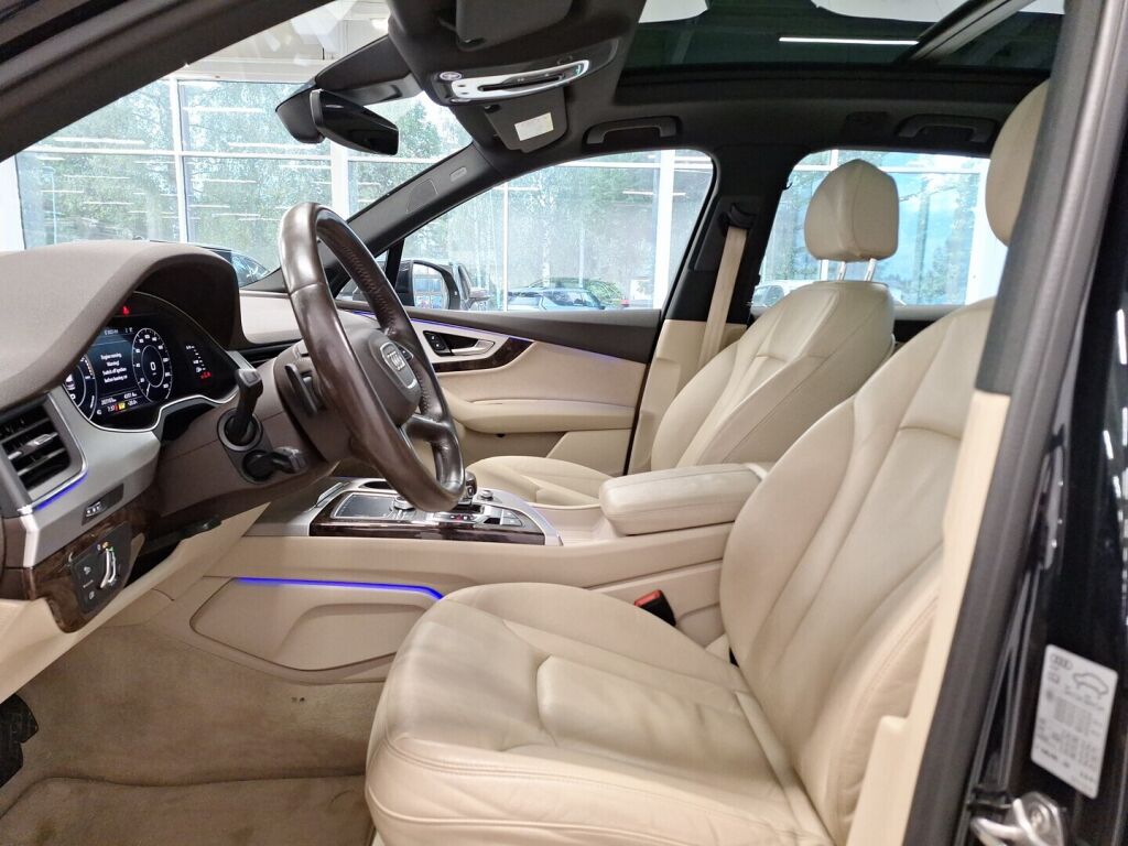 Audi Q7 2017 Musta