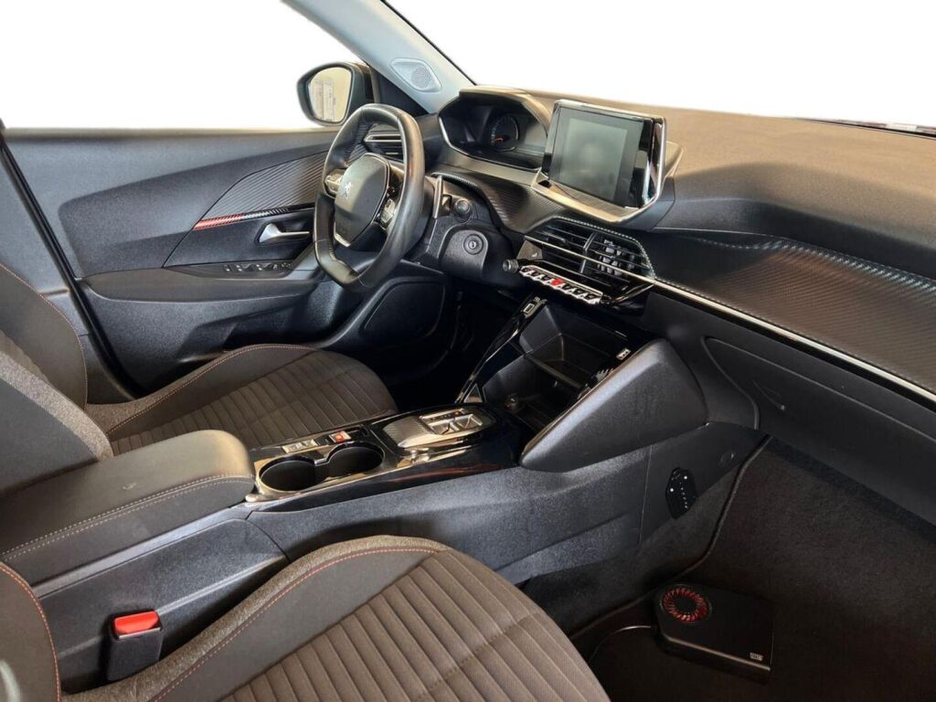 Peugeot 2008 2022 Oranssi