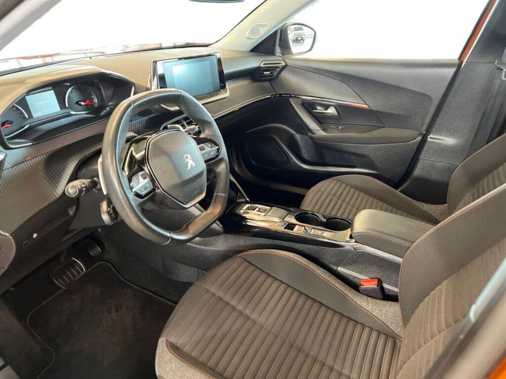 Peugeot 2008 2022 Oranssi