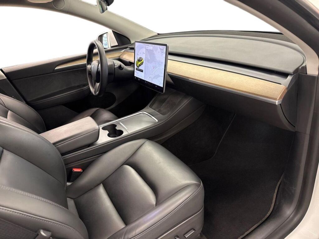 Tesla Model Y 2021 Valkoinen