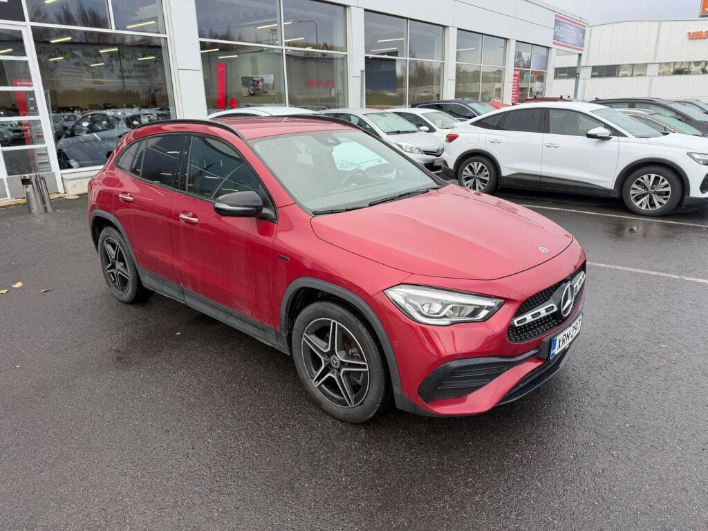 Mercedes-Benz GLA 2021 Punainen