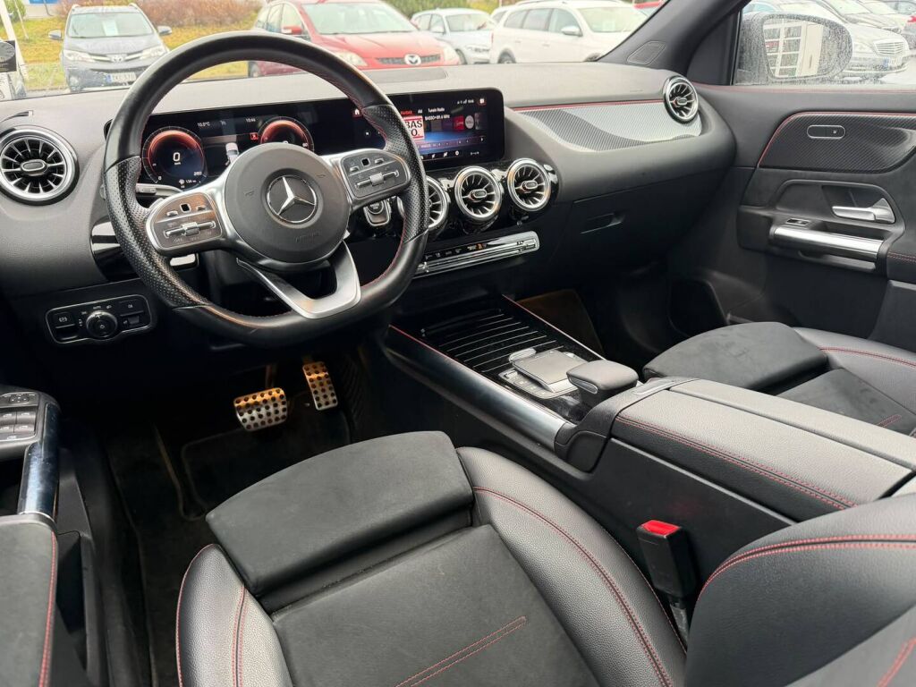 Mercedes-Benz GLA 2021 Punainen