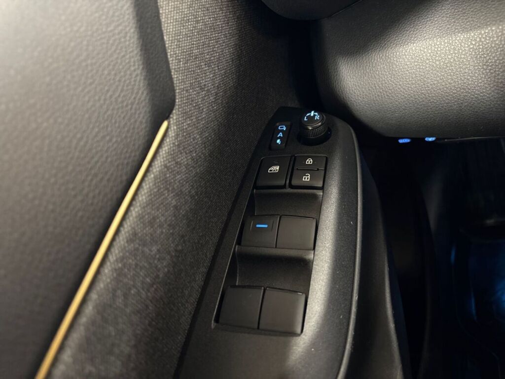 Toyota Yaris Cross 2022 Keltainen