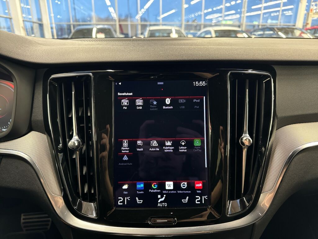 Volvo V60 2022 Musta