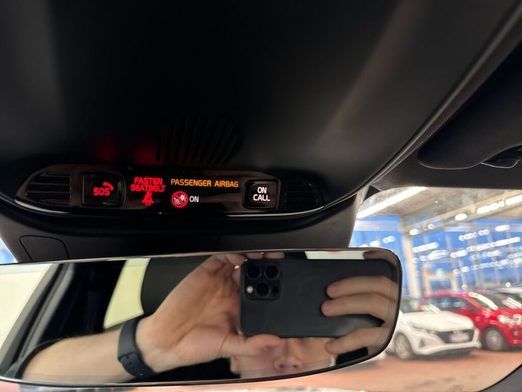 Volvo V60 2022 Musta