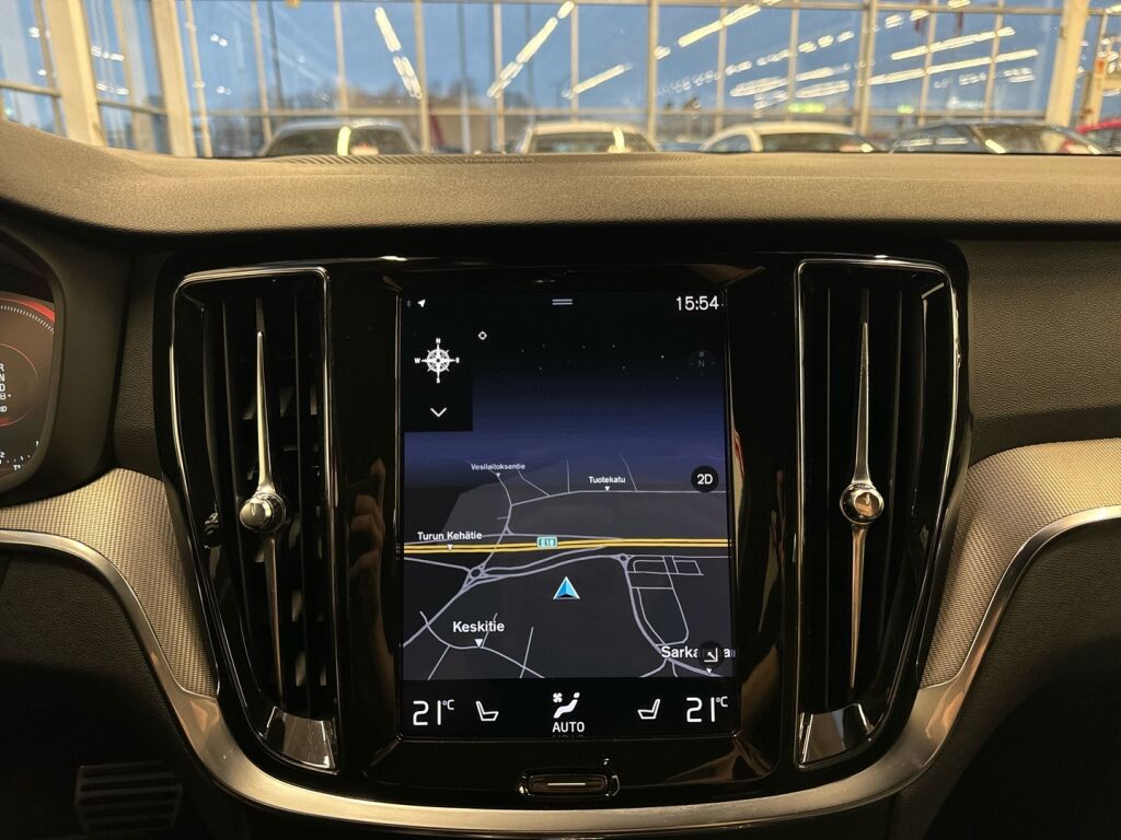 Volvo V60 2022 Musta