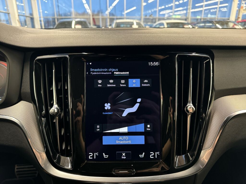 Volvo V60 2022 Musta