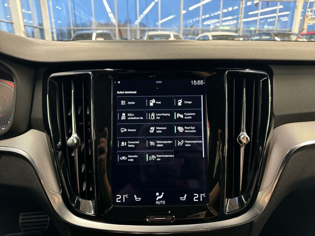 Volvo V60 2022 Musta