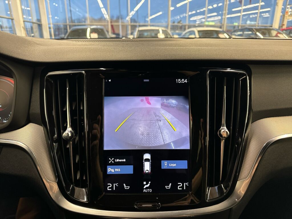 Volvo V60 2022 Musta