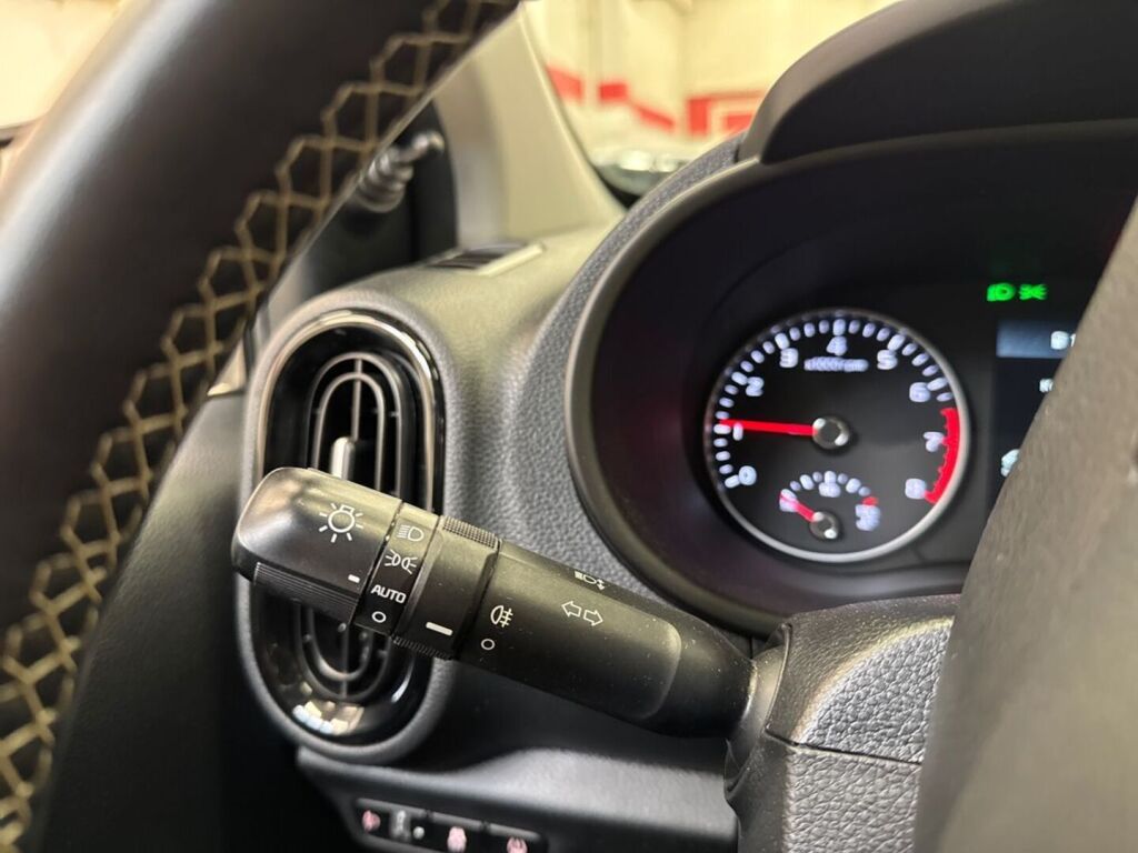 Kia Picanto 2022 Musta