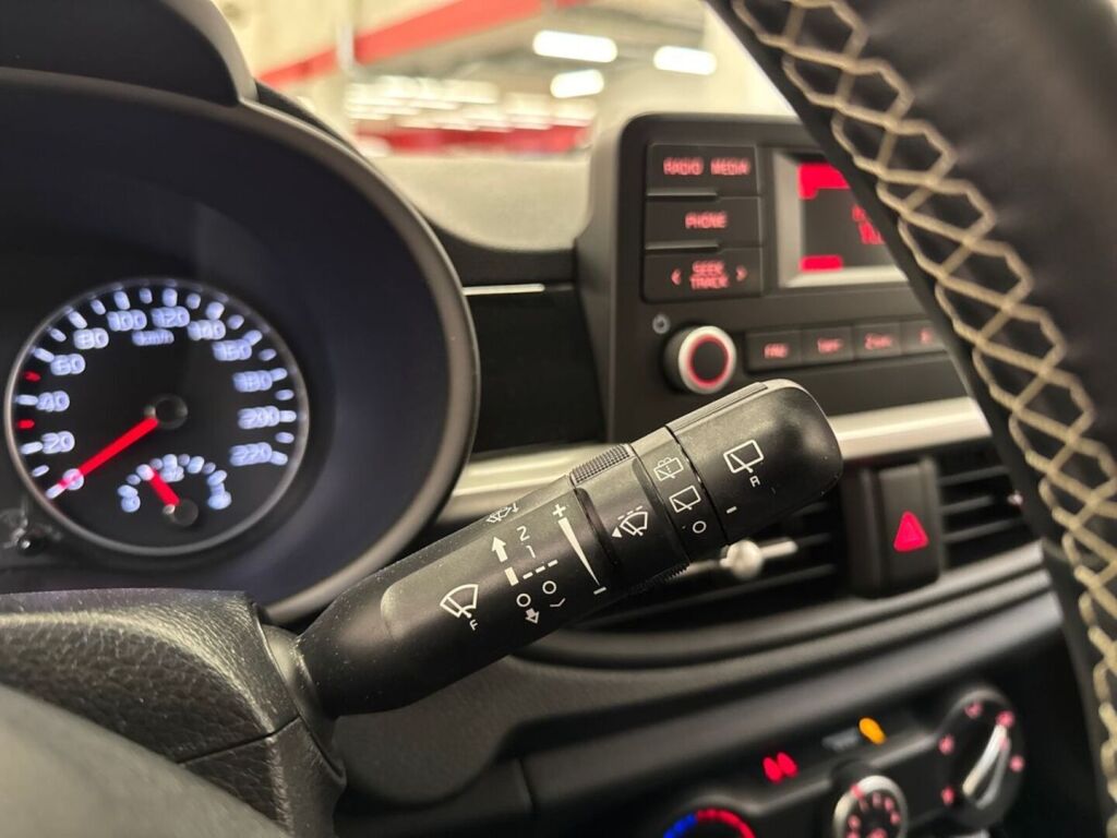 Kia Picanto 2022 Musta