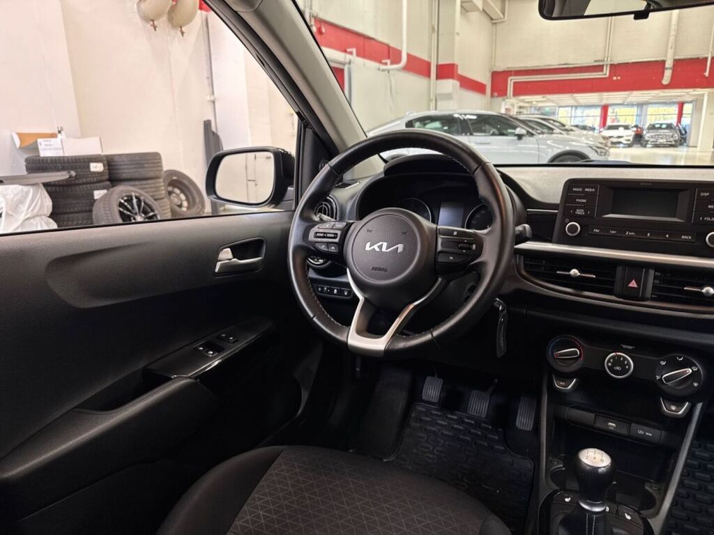 Kia Picanto 2022 Musta