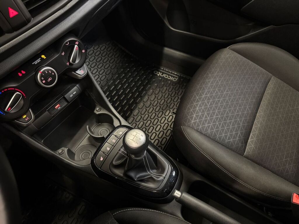 Kia Picanto 2022 Musta