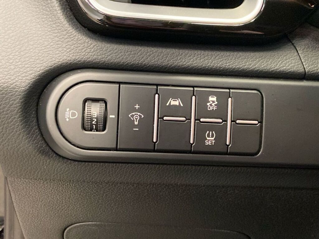 Kia XCeed 2023 Musta