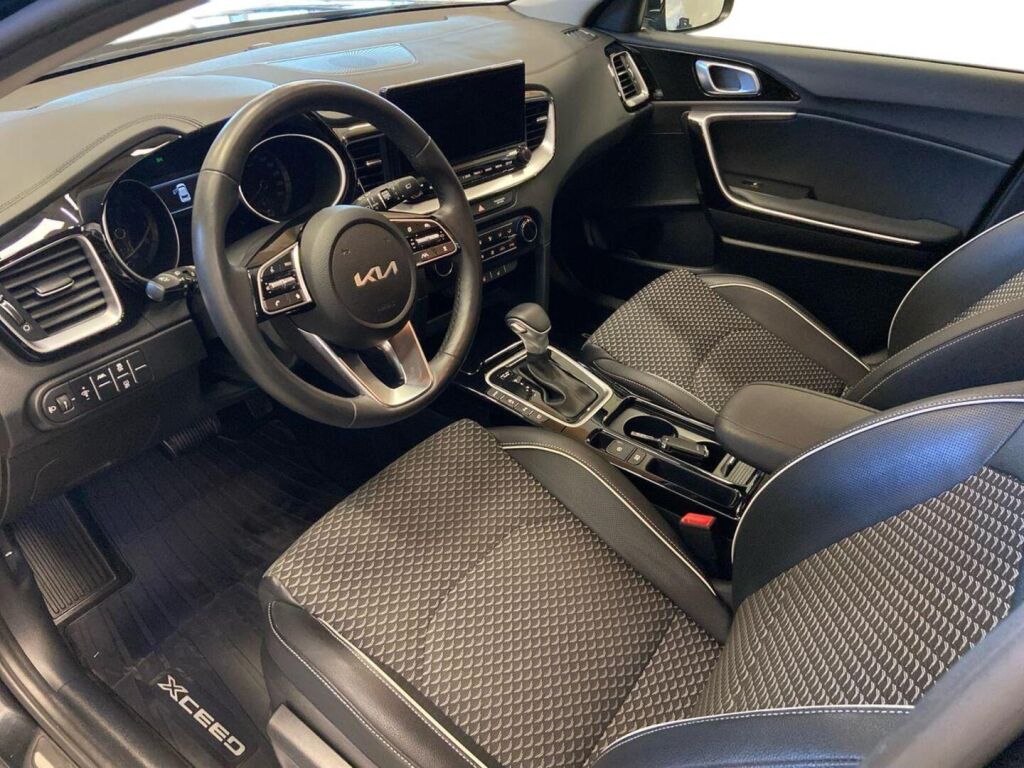 Kia XCeed 2023 Musta