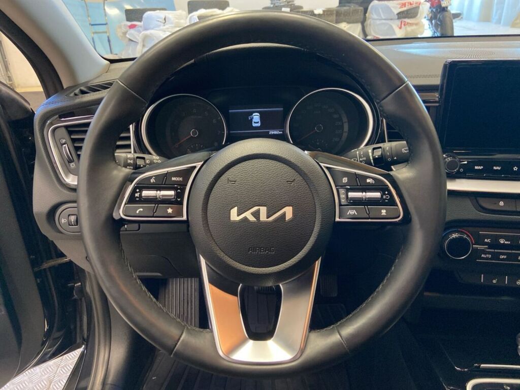 Kia XCeed 2023 Musta