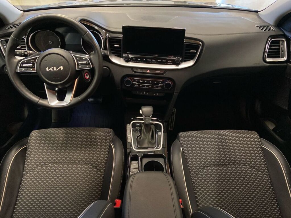 Kia XCeed 2023 Musta