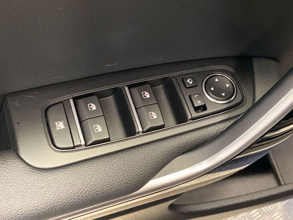 Kia XCeed 2023 Musta