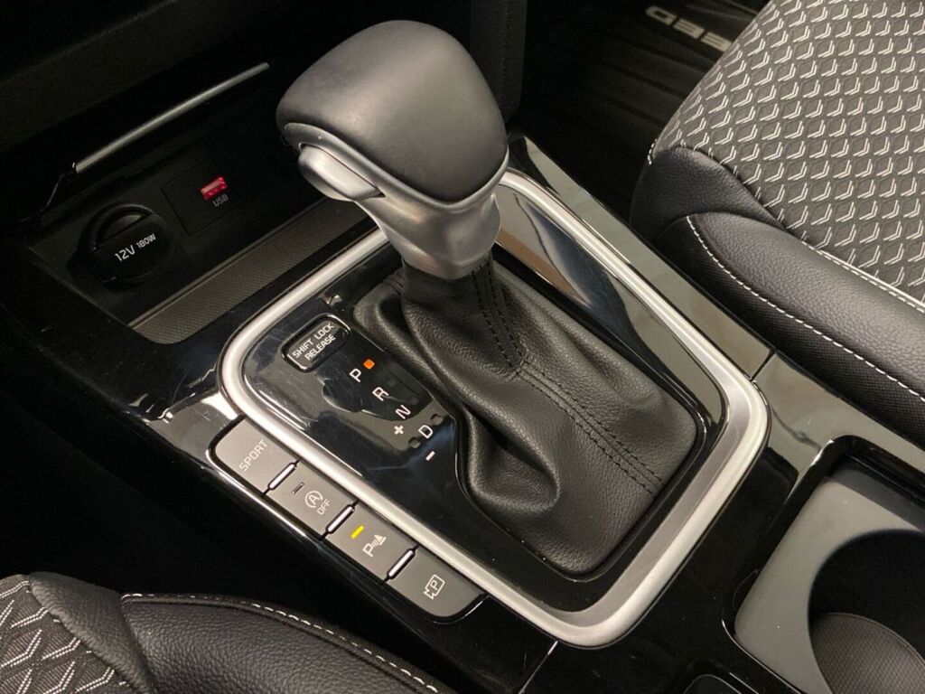 Kia XCeed 2023 Musta