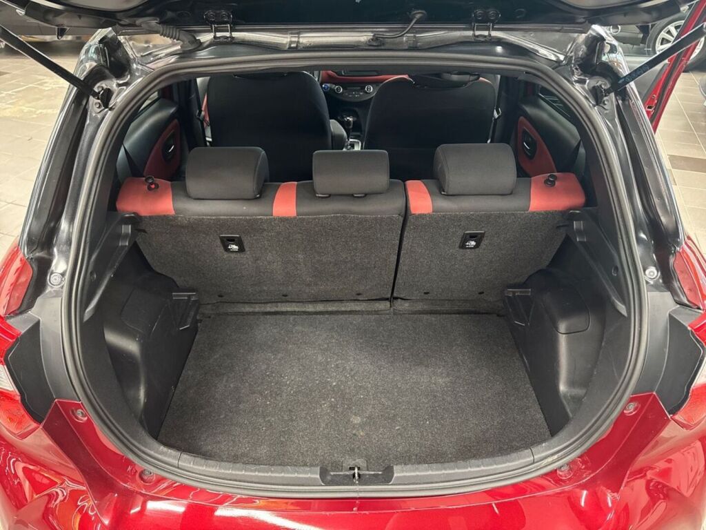 Toyota Yaris 2020 Punainen