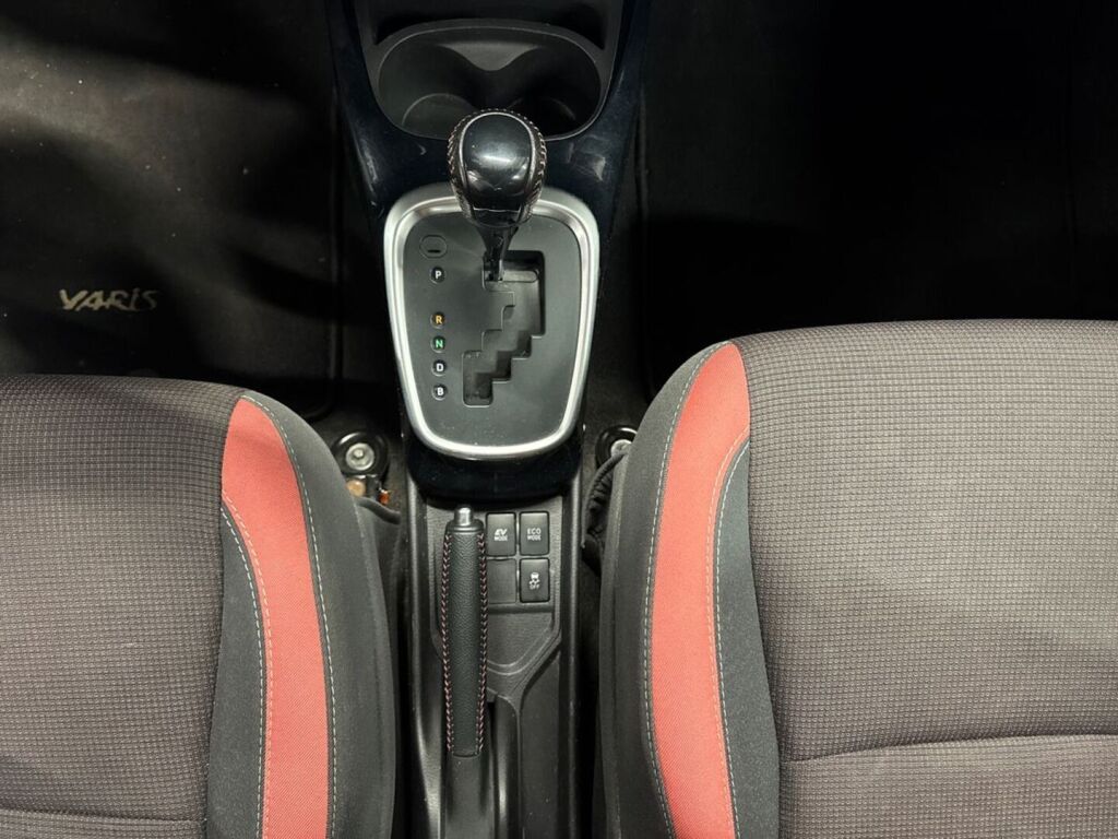 Toyota Yaris 2020 Punainen