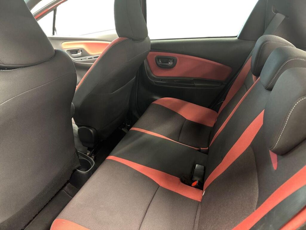 Toyota Yaris 2020 Punainen