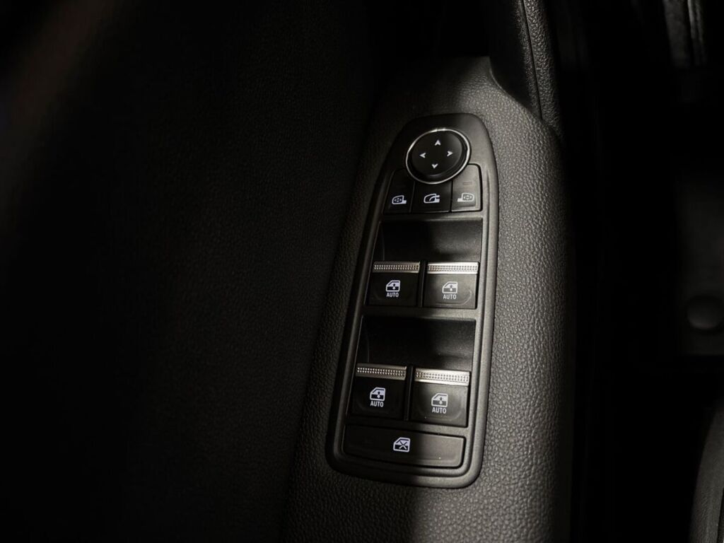 Renault Captur 2023 Punainen