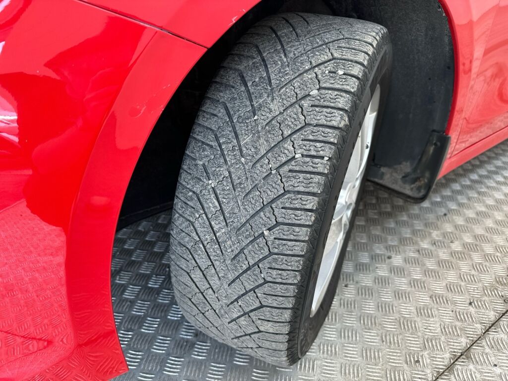 Kia Ceed 2020 Punainen