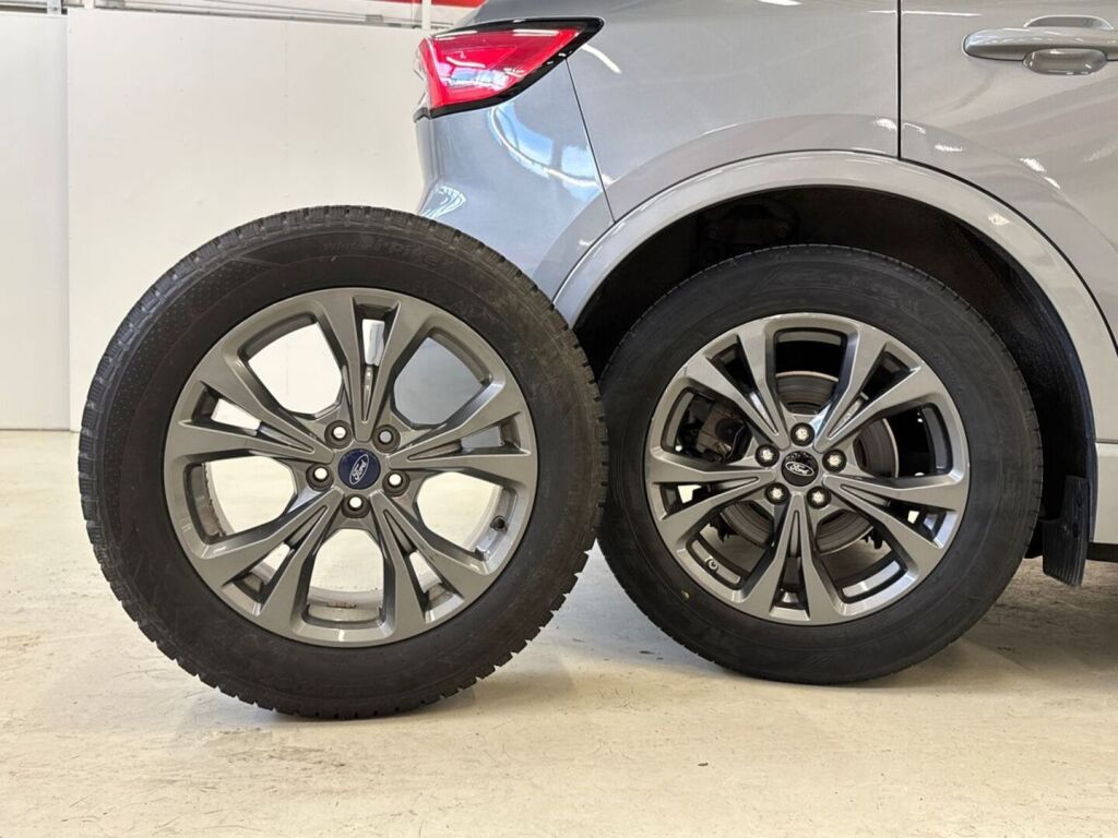 Ford Kuga 2020 Harmaa
