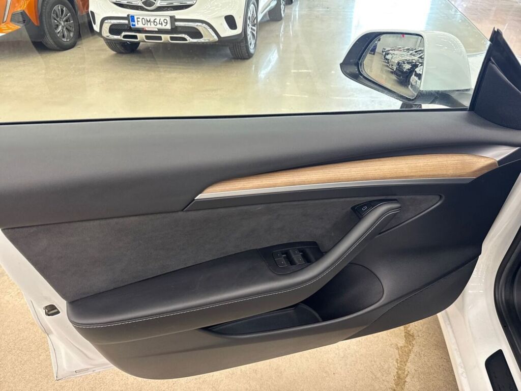 Tesla Model 3 2021 Valkoinen