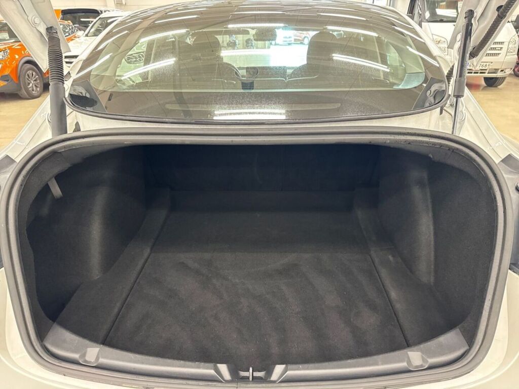 Tesla Model 3 2021 Valkoinen