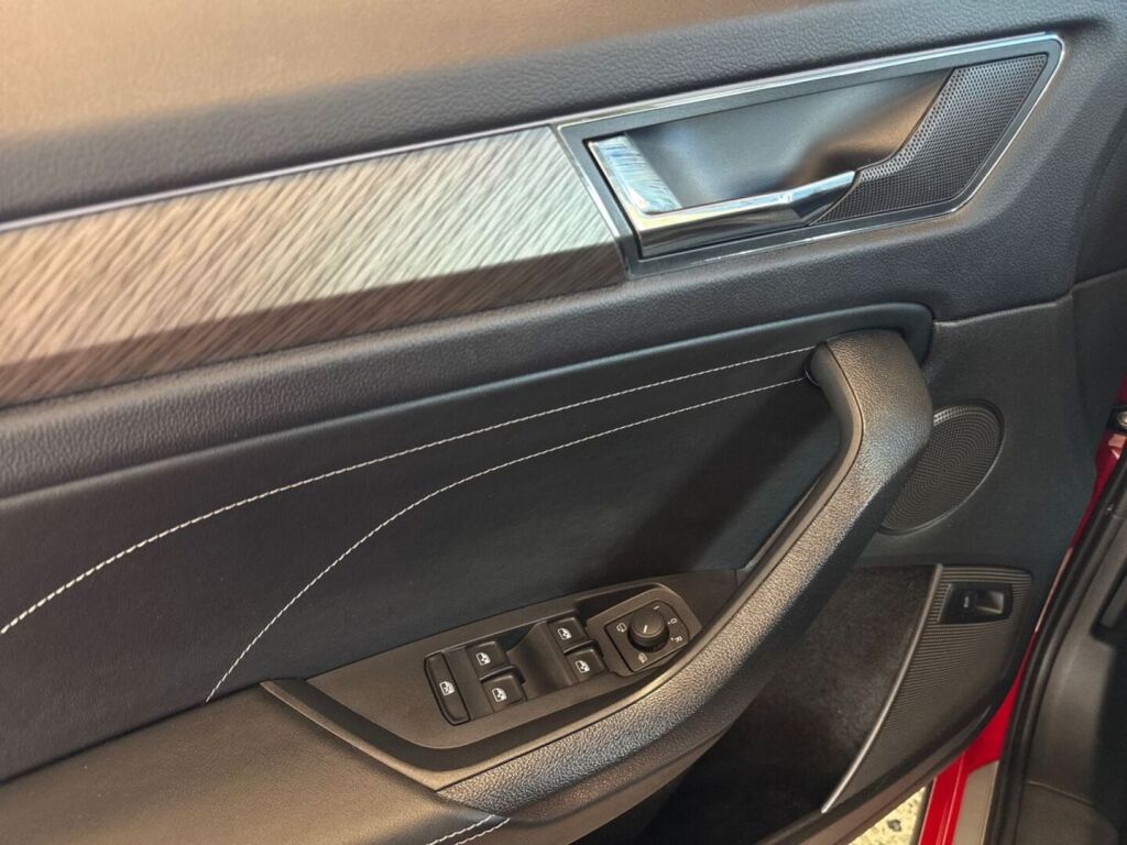 Skoda Kodiaq 2023 Punainen