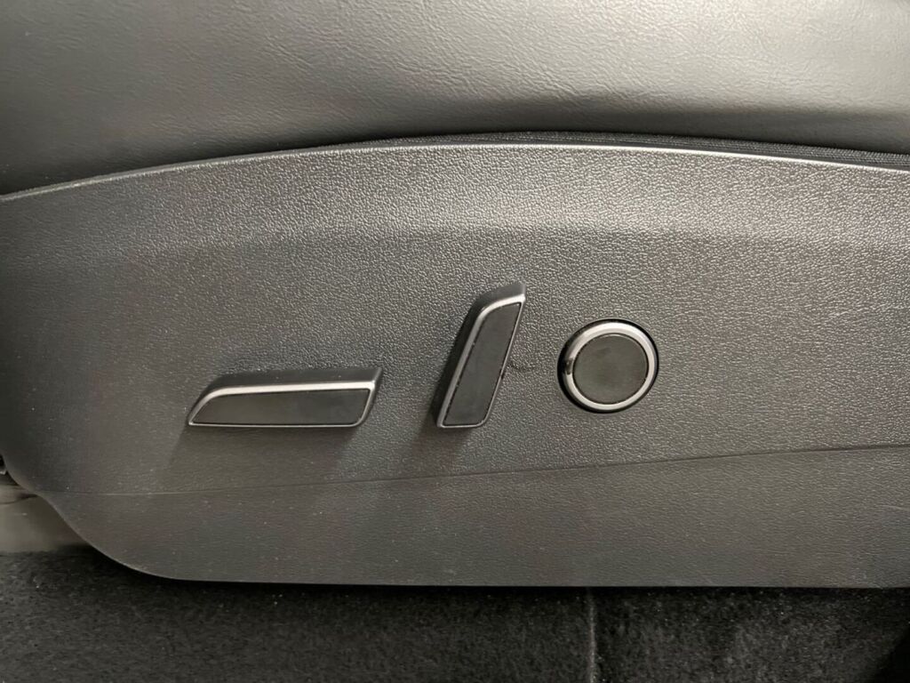 Tesla Model Y 2023 Musta