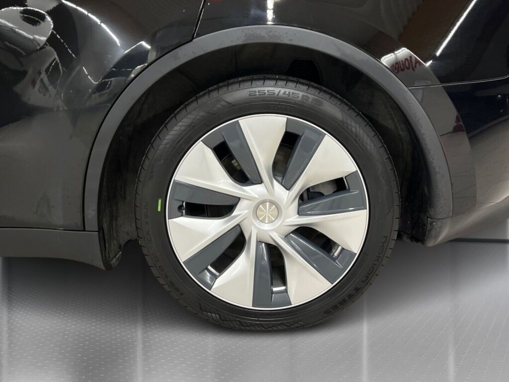 Tesla Model Y 2023 Musta