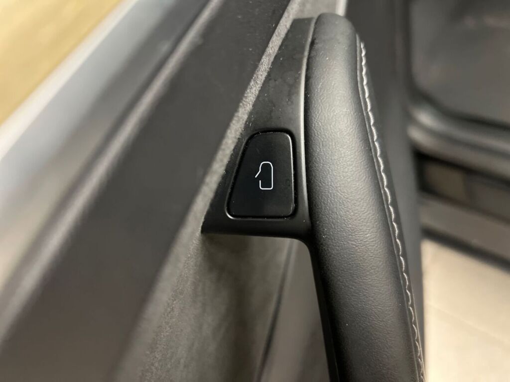 Tesla Model Y 2023 Musta